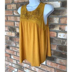 Eyeshadow Women’s Gold Sleeveless Tank Top Size Medium